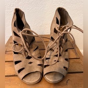 Woman's Size 7 1/2 Wedges